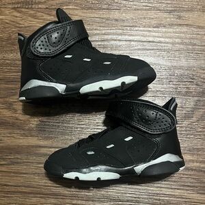 Jordan DM1158-001 8c black and metallic silver Jordan’s